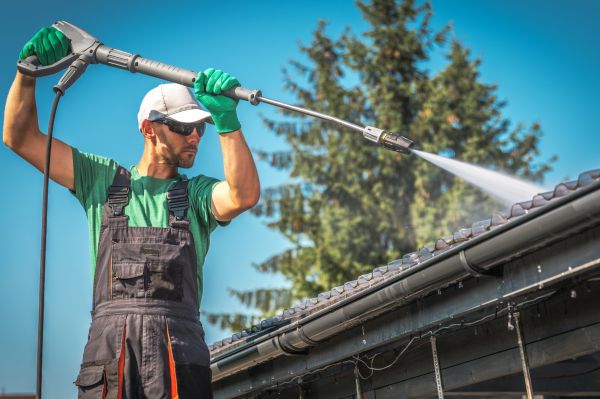 Gutter Washing in Greenville