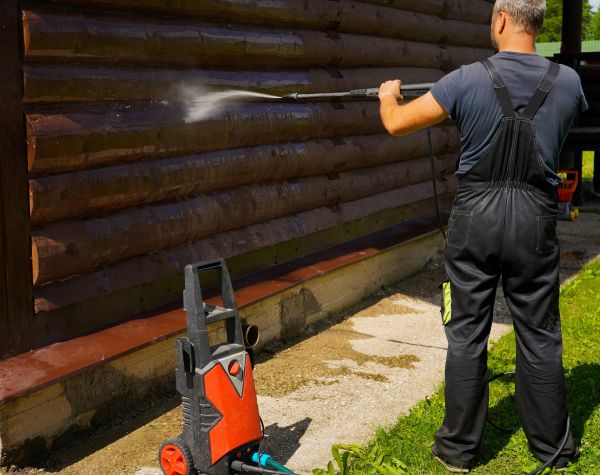 Log Home Pressure Washing in Greenville
